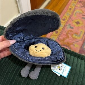 Jellycat Gray Oyster Plush with Pearl (Mussel)